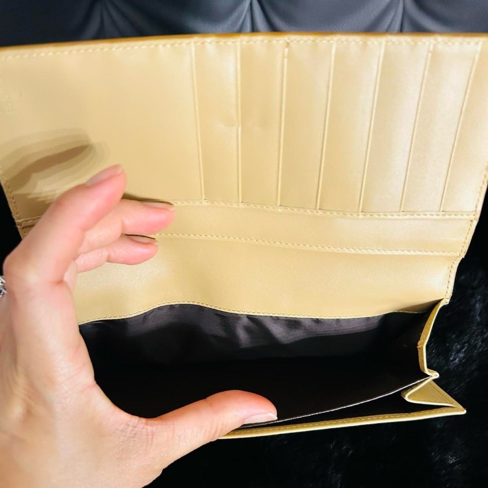 Gucci Beige Python Clutch Wallet - image 2